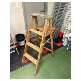 4FT wood step ladder good shape