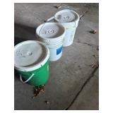 3 5 gallon buckets with lids