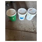 3 5 gallon buckets with lids