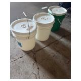 3 5 gallon buckets with lids