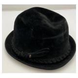 Misc. Antique & Vintage Hats In hat Box