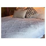 U - King Bedding Set with Bedspread, Pillows and Accent Pillows
