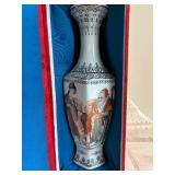 LT - Decorative Chinese Porcelain Vase with Red Silk Presentation Box