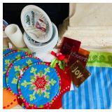 LR - Large Holiday Decor and Tableware Collection