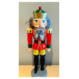 LL - Seiffener Nussknacker VERO Wooden Nutcracker with Crown and Original Box