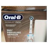 Oral B Genius 7500 Rechargeable Toothbrush (in original box)