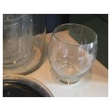 Lot of (16) Home Décor - Glass Vases (x7), 8" Decorative Plates (x9)