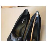 Lot of (One Pair) Trotters Ladies Heel Shoes Size 12W (Black Suede)