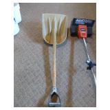 Toro Power Shovel and Shovel