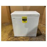 Vissani 7.0 cu. ft. Manual Defrost Chest Freezer with LED Light in White Garage Ready (Transit Damage See Pictures)