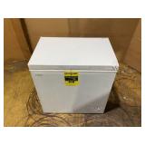 Vissani 7.0 cu. ft. Manual Defrost Chest Freezer with LED Light in White Garage Ready (Transit Damage See Pictures)