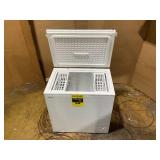 Vissani 7.0 cu. ft. Manual Defrost Chest Freezer with LED Light in White Garage Ready (Transit Damage See Pictures)