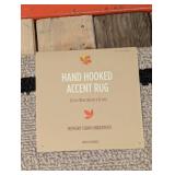 HAND HOOKED ACCENT FALL RUG