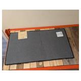 HAND HOOKED ACCENT RUG-FLORAL