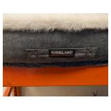 KIRKLAND SIGNATURE OVAL CUDDLER PET BED