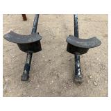 Attachment for lifting or moving possibly pipes