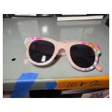 Sunglasses, approximately 3,100 Note: All merchandise is new