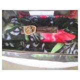 Queen size bed spread, blanket and ...