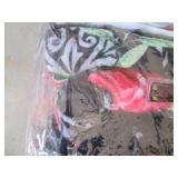 Queen size bed spread, blanket and ...