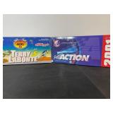 Terry Labonte #5 Monte Carlo 400 1:24-Scale Diecast Stock Car with Looney Tunes Graphics