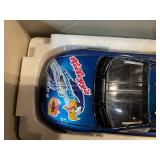 Terry Labonte #5 Monte Carlo 400 1:24-Scale Diecast Stock Car with Looney Tunes Graphics