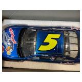 Terry Labonte #5 Monte Carlo 400 1:24-Scale Diecast Stock Car with Looney Tunes Graphics