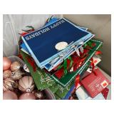 Christmas Ornaments, Tote with Lid, New Gift Bags