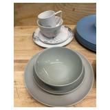 Assorted kitchenware