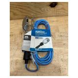 Prime Arctic Blue All-Weather 16/3 SJEOW Metal Guard Work Light with Outlet, 25-Feet