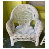 P - Vintage White Wicker Chair and Side Table Set