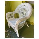 P - Vintage White Wicker Chair and Side Table Set