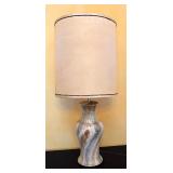 LR - Vintage Swirled Ceramic Table Lamp