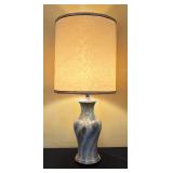 LR - Vintage Swirled Ceramic Table Lamp