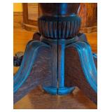 ML - Antique Round Oak Dining Table with Carved Paw Feet and 4 Leaves
