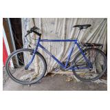 G - Trek 830 Mountain Track Bicycle with Rear Rack