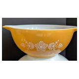 Pyrex Gold Butterfly Mixing Bowl Set