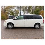 2010 CHRYSLER TOWN AND COUNTRY TOURING *No Accidents* (NO RESERVE)
