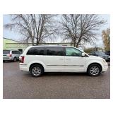 2010 CHRYSLER TOWN AND COUNTRY TOURING *No Accidents* (NO RESERVE)