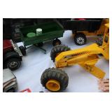 8 Mid Century Metal Toys Tonka Ertl etc Vintage Farm & Construction Toy Vehicle Lot – Mixed Metal & Plastic