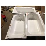 Lot of Assorted Bathtubs Some have Damage Various Models and Conditions    Customer Returns See Pictures