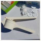 Cuisinart Cookie Press & Decorating Set, Pastry Shell & Rosette Molds, Various Decorating Accessories and Tools