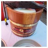 Vintage Dixie Belle 5 Quart Ice Cream Freezer with RCW Motor, Mixing Bowl, Cake pan