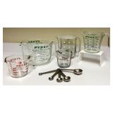 PTRY - Collection of 5 Glass Measuring Cups and Williams Sonoma Stainless Measuring Spoons