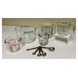 PTRY - Collection of 5 Glass Measuring Cups and Williams Sonoma Stainless Measuring Spoons