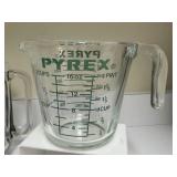 PTRY - Collection of 5 Glass Measuring Cups and Williams Sonoma Stainless Measuring Spoons