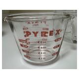 PTRY - Collection of 5 Glass Measuring Cups and Williams Sonoma Stainless Measuring Spoons