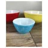 Lot of 4 - Vintage Pyrex Bowls