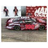 2002 NASCAR Mac Tools Team Hendricks Monte Carlo 1:24 Scale Car with 3 Pewter Race Car Drivers