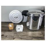Mirro Pressure Canner 22 Quart with box - Looks like it’s never been used