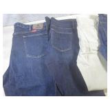 (CS) 5 Pair of Assorted Jeans - Wra...